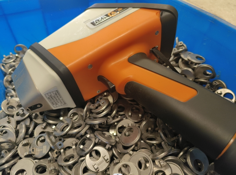 handheld spectrometer for metal analysis